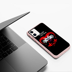 Чехол iPhone 11 матовый АЛИСА Чёрная Метка, цвет: 3D-светло-розовый — фото 2
