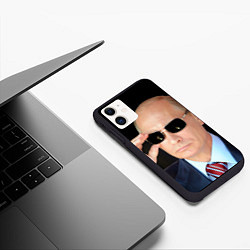 Чехол iPhone 11 матовый Путин в очках цвета 3D-черный — фото 2