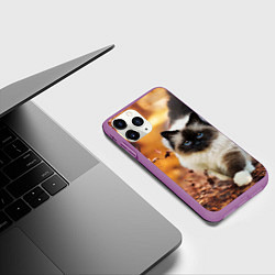 Чехол iPhone 11 Pro матовый Котик в листьях, цвет: 3D-фиолетовый — фото 2