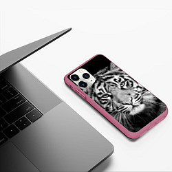 Чехол iPhone 11 Pro матовый Мордочка тигра, цвет: 3D-малиновый — фото 2