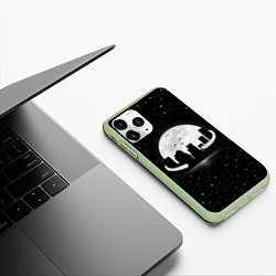 Чехол iPhone 11 Pro матовый Лунные объятия, цвет: 3D-салатовый — фото 2