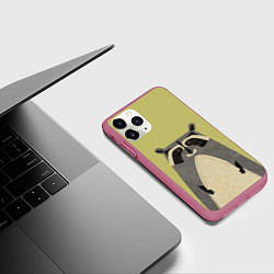 Чехол iPhone 11 Pro матовый Дедушка енот, цвет: 3D-малиновый — фото 2