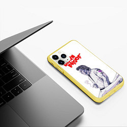 Чехол iPhone 11 Pro матовый Death proof, цвет: 3D-желтый — фото 2
