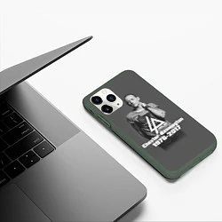 Чехол iPhone 11 Pro матовый Память о Беннингтоне, цвет: 3D-темно-зеленый — фото 2