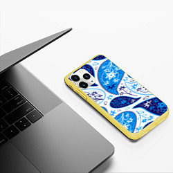Чехол iPhone 11 Pro матовый Гжель огурцы, цвет: 3D-желтый — фото 2