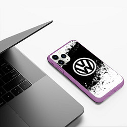 Чехол iPhone 11 Pro матовый Volkswagen: Black Spray, цвет: 3D-фиолетовый — фото 2