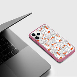 Чехол iPhone 11 Pro матовый Лисички в зимнем лесу, цвет: 3D-малиновый — фото 2
