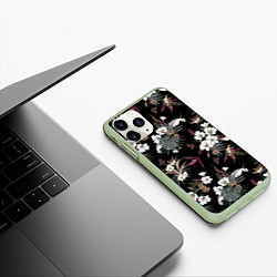 Чехол iPhone 11 Pro матовый Белые цветы в темноте, цвет: 3D-салатовый — фото 2