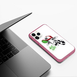 Чехол iPhone 11 Pro матовый Крутой жираф, цвет: 3D-малиновый — фото 2