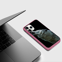 Чехол iPhone 11 Pro матовый Воющий волк, цвет: 3D-малиновый — фото 2