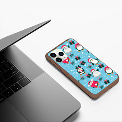 Чехол iPhone 11 Pro матовый Новогодние Пингвины, цвет: 3D-коричневый — фото 2