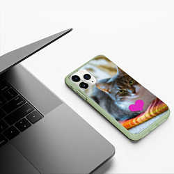 Чехол iPhone 11 Pro матовый Действительно любит меня, цвет: 3D-салатовый — фото 2