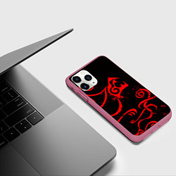 Чехол iPhone 11 Pro матовый ТАТУИРОВКА ДРАКЕНА, цвет: 3D-малиновый — фото 2