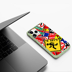 Чехол iPhone 11 Pro матовый Я бегу по главной, цвет: 3D-салатовый — фото 2