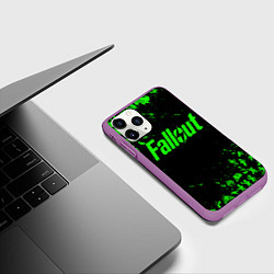 Чехол iPhone 11 Pro матовый FALLOUT ПУПСЫ ПАТТЕРН ЗЕЛЁНЫЙ ЯДЕРНАЯ ЗИМА, цвет: 3D-фиолетовый — фото 2
