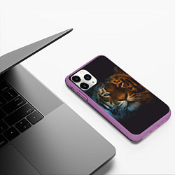 Чехол iPhone 11 Pro матовый Тигр с голубыми глазами, цвет: 3D-фиолетовый — фото 2