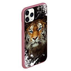 Чехол iPhone 11 Pro матовый Год тигра2022, цвет: 3D-малиновый — фото 2