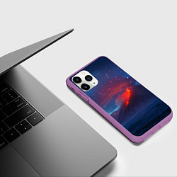 Чехол iPhone 11 Pro матовый Извержение вулкана ночью, цвет: 3D-фиолетовый — фото 2