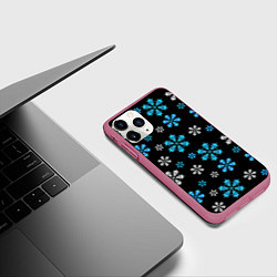 Чехол iPhone 11 Pro матовый Снежинки Черепа черный, цвет: 3D-малиновый — фото 2