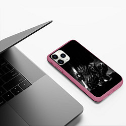 Чехол iPhone 11 Pro матовый ГАТС В БРОНЕ БЕРСЕРК, цвет: 3D-малиновый — фото 2