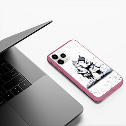 Чехол iPhone 11 Pro матовый BANKSY БЭНКСИ дети, цвет: 3D-малиновый — фото 2