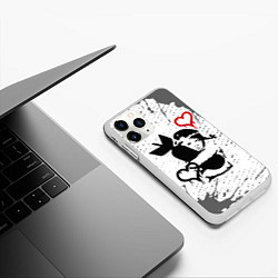 Чехол iPhone 11 Pro матовый БЭНКСИ - ДЕВОЧКА И СЕРДЕЧКО Брызги, цвет: 3D-белый — фото 2