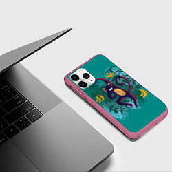 Чехол iPhone 11 Pro матовый Веселая обезьяна на бирюзовом фоне, цвет: 3D-малиновый — фото 2