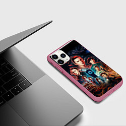 Чехол iPhone 11 Pro матовый ОЧЕНЬ СТРАННЫЕ ДЕЛА 4 STRANGER THINGS 4, цвет: 3D-малиновый — фото 2