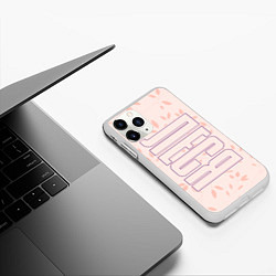 Чехол iPhone 11 Pro матовый Имя Леся по-вертикали с розовым фоном, цвет: 3D-белый — фото 2