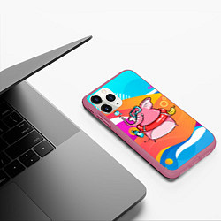 Чехол iPhone 11 Pro матовый Слоненок идет купаться, цвет: 3D-малиновый — фото 2