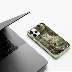 Чехол iPhone 11 Pro матовый Сова на абстрактном коричневом фоне, цвет: 3D-салатовый — фото 2