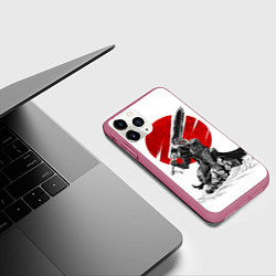 Чехол iPhone 11 Pro матовый Гатс Черный мечник, цвет: 3D-малиновый — фото 2