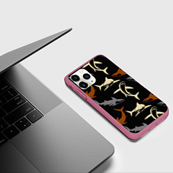 Чехол iPhone 11 Pro матовый Стая акул - паттерн - ночной океан, цвет: 3D-малиновый — фото 2