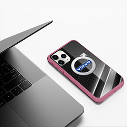 Чехол iPhone 11 Pro матовый Volvo Карбон абстракция, цвет: 3D-малиновый — фото 2