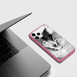 Чехол iPhone 11 Pro матовый Love: Волк и волчица, цвет: 3D-малиновый — фото 2