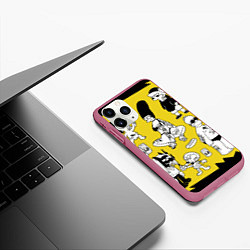 Чехол iPhone 11 Pro матовый Весёлая компашка мультфильма Симпсоны - полный рас, цвет: 3D-малиновый — фото 2