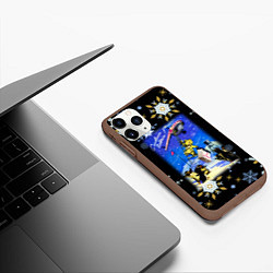 Чехол iPhone 11 Pro матовый Новый год мишка прилетел на вертолёте, цвет: 3D-коричневый — фото 2