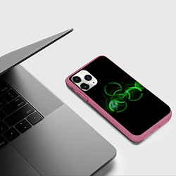 Чехол iPhone 11 Pro матовый Радиация - зелёный знак, цвет: 3D-малиновый — фото 2