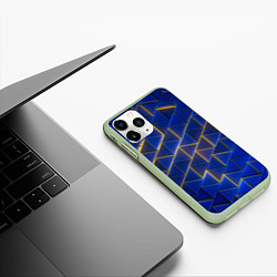 Чехол iPhone 11 Pro матовый Синие треугольники и жёлтый свет, цвет: 3D-салатовый — фото 2