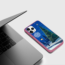 Чехол iPhone 11 Pro матовый Доброго нового года - праздничная елка, цвет: 3D-малиновый — фото 2