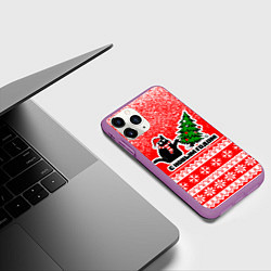 Чехол iPhone 11 Pro матовый С новым годом - котик и ёлка, цвет: 3D-фиолетовый — фото 2