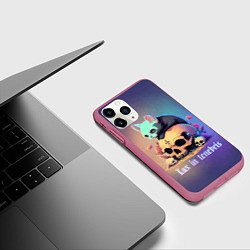Чехол iPhone 11 Pro матовый Черный котенок на черепе мрачный неоновый фон, цвет: 3D-малиновый — фото 2