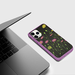 Чехол iPhone 11 Pro матовый Полевые цветочки на темном фоне, цвет: 3D-фиолетовый — фото 2