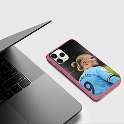 Чехол iPhone 11 Pro матовый Эрлинг Холанд Манчестер, цвет: 3D-малиновый — фото 2