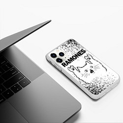 Чехол iPhone 11 Pro матовый Ramones рок кот на светлом фоне, цвет: 3D-белый — фото 2