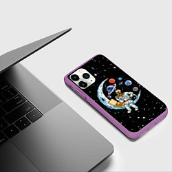 Чехол iPhone 11 Pro матовый Skeleton astronaut eats pizza while sitting on the, цвет: 3D-фиолетовый — фото 2