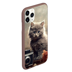 Чехол iPhone 11 Pro матовый Серый котенок, винтажное фото, цвет: 3D-коричневый — фото 2