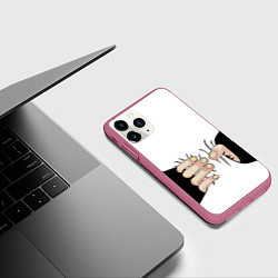 Чехол iPhone 11 Pro матовый Рука сжимает талию, цвет: 3D-малиновый — фото 2