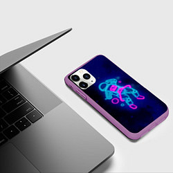 Чехол iPhone 11 Pro матовый Космонавт - неон, цвет: 3D-фиолетовый — фото 2