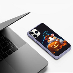 Чехол iPhone 11 Pro матовый Хомяк в шляпе ведьмы и тыква на Хэллоуин, цвет: 3D-светло-сиреневый — фото 2